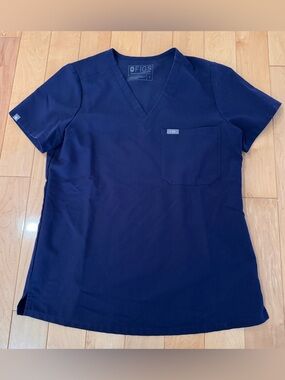 Figs Catarina top in navy, size small